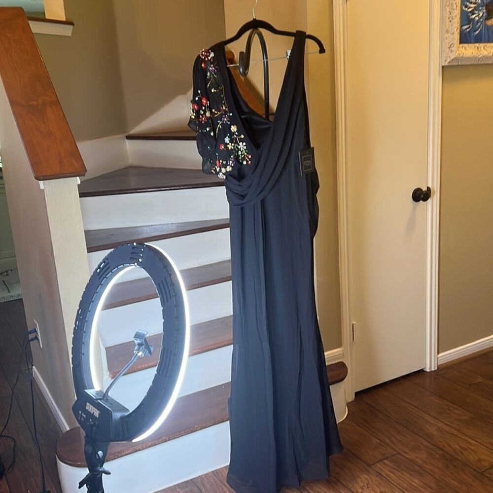 New ▶️ MAC DUGGAL ◀️ FAUX WRAP MULTI COLORED BEADED FLORAL GOWN 26530. Size 8 - Picture 12 of 17